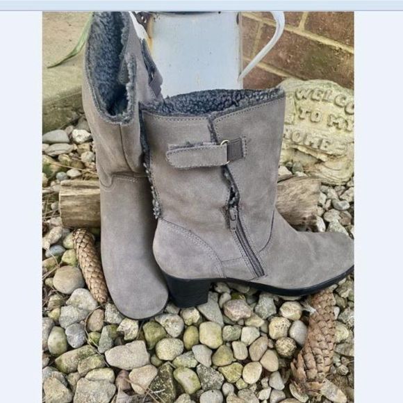 CLARKS Sherpa Lined Winter Fold Over US Women’s Gray Leather Ankle Boots Sz 9.5 - Picture 3 of 7